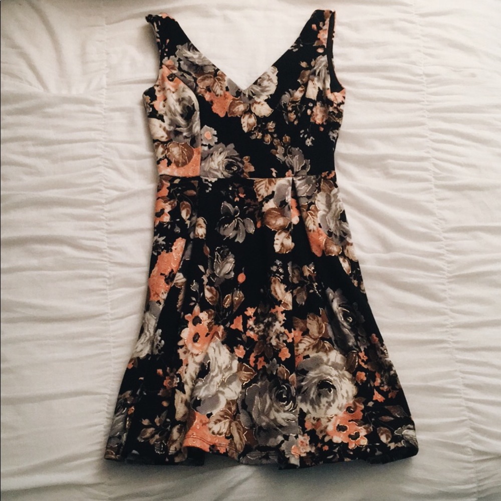 WORN ONCE SOPRANO quality patterned skater dress!